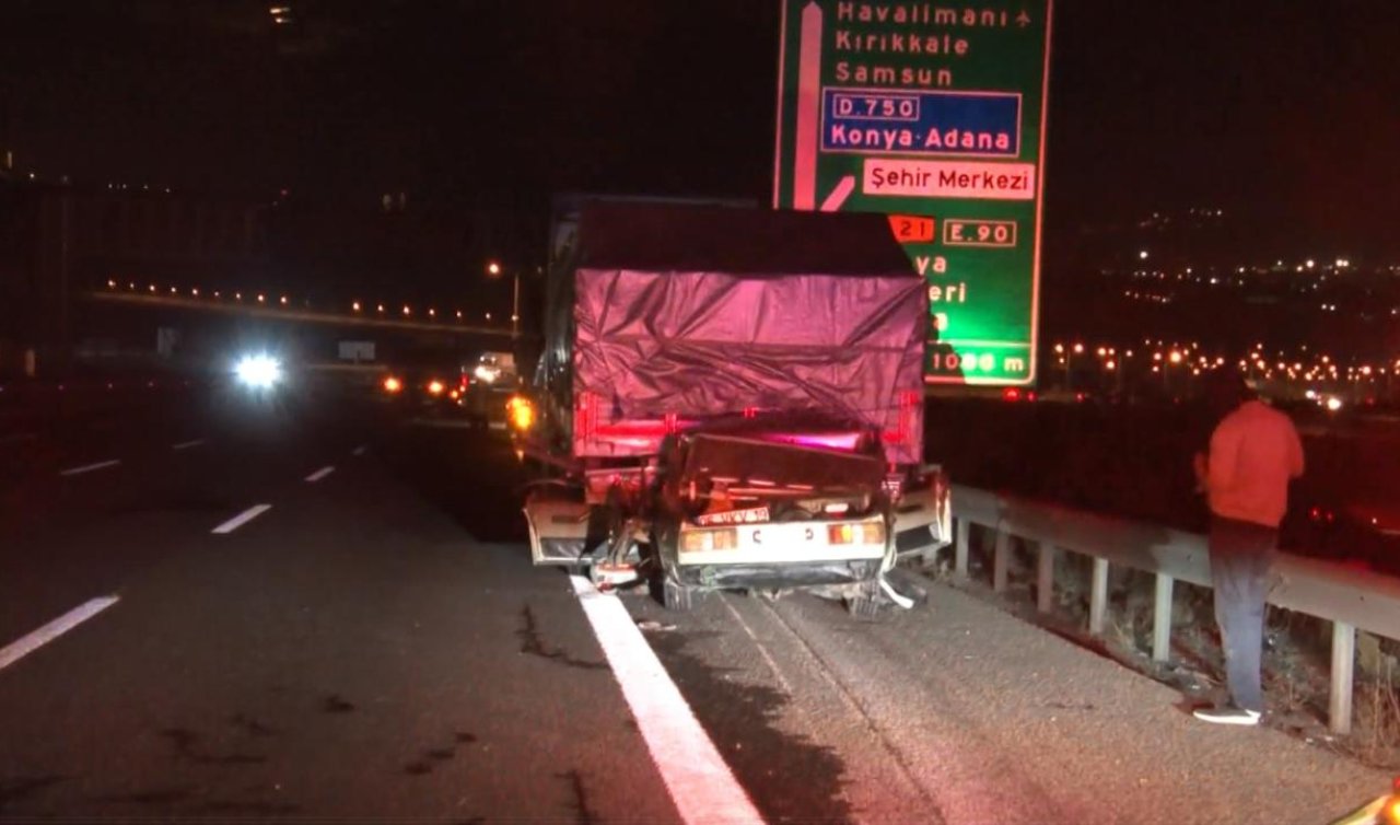 Emniyet şeridindeki tıra çarpan otomobilin sürücüsü öldü