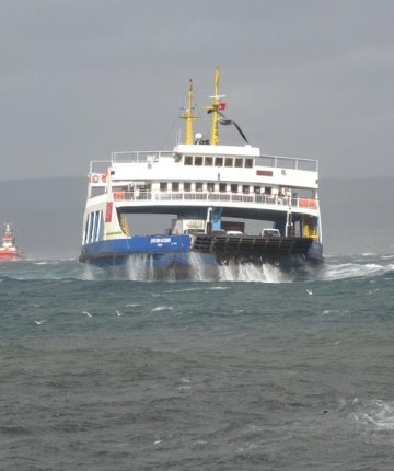 Kuzey Ege’de deniz ulaşımına fırtına engeli