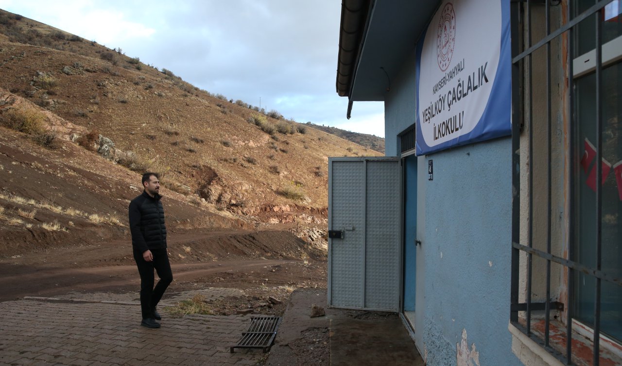 Ramazan öğretmen günde 100 kilometre yolu öğrencileri için aşıyor