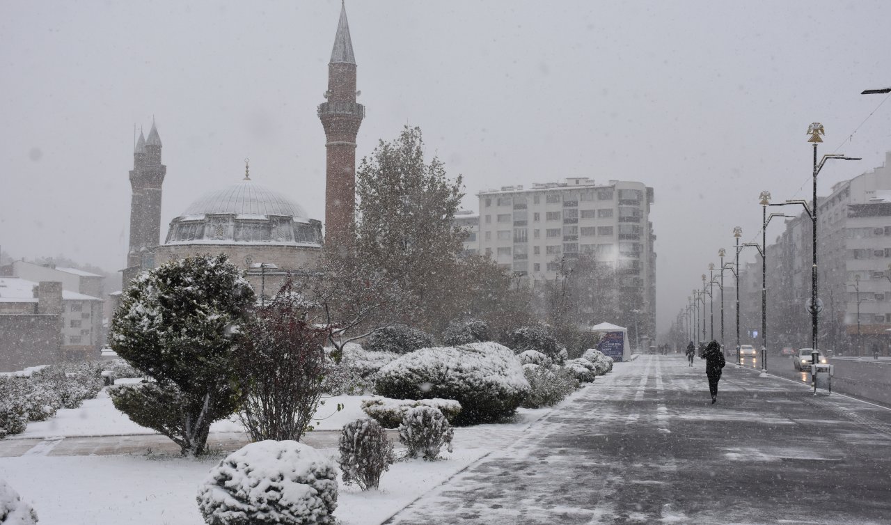 Sivas’ta kar yağışı etkili oldu