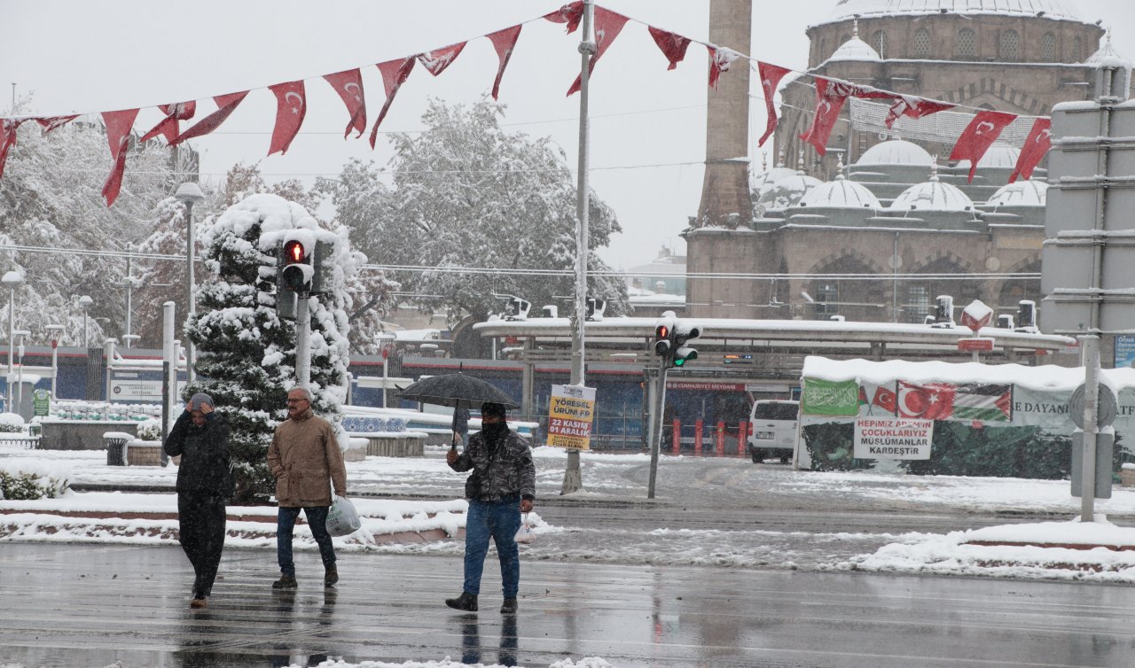 Kayseri kent merkezi beyaz örtüyle kaplandı