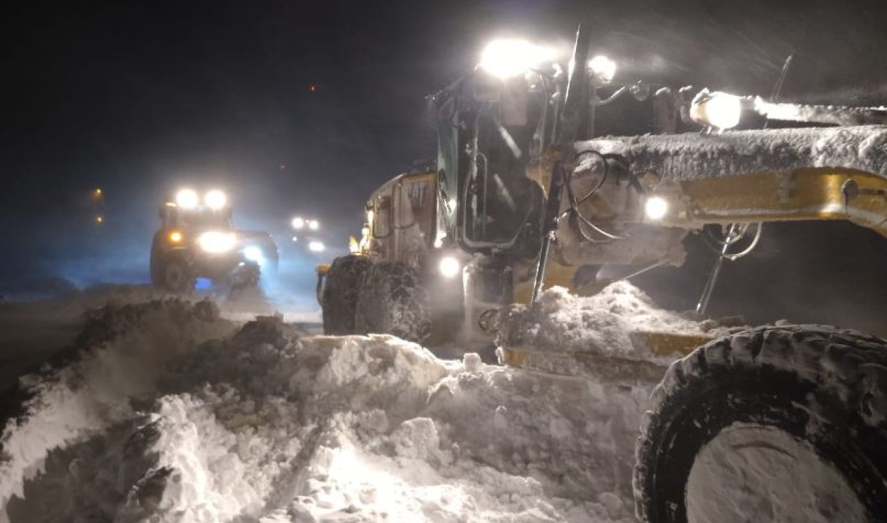 Kayseri’de kardan kapanan 465 mahalle yolundan 230’u açıldı