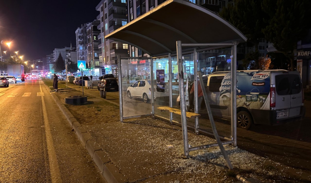 Kamyondan fırlayan teker durakta bekleyen genç kıza çarptı!