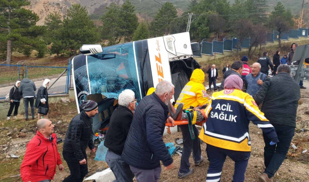 Isparta’da yolcu otobüsü devrildi: Çok sayıda yaralı var