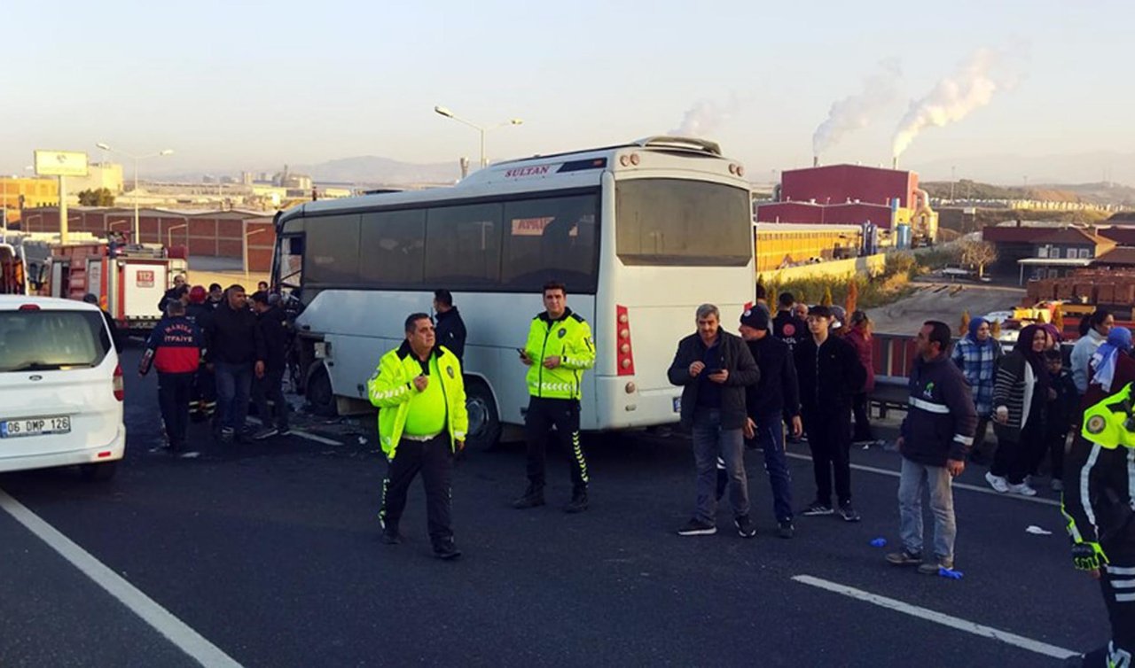 Servis midibüsü ile TIR çarpıştı! Çok sayıda yaralı var 