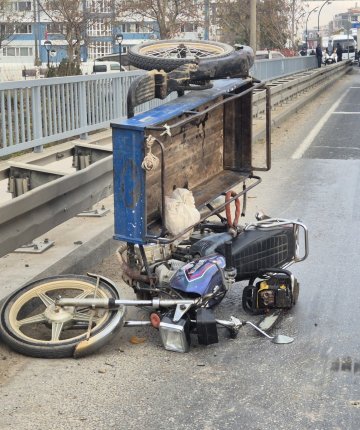 Tırla çarpışan motosikletin sürücüsü öldü