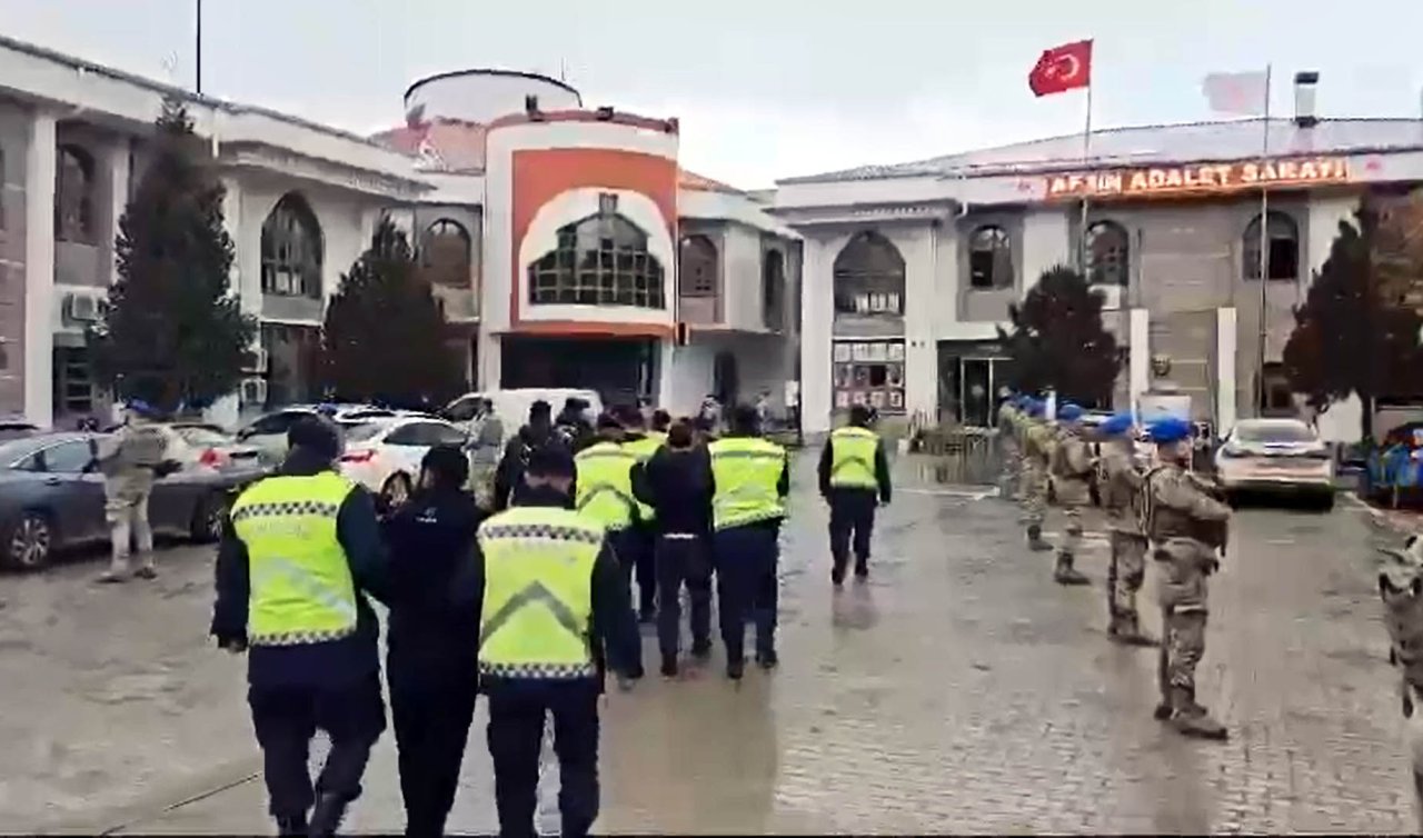 Baba ile oğlunu öldüren ve 18 aydır aranan 4 kardeş samanlıkta yakalandı