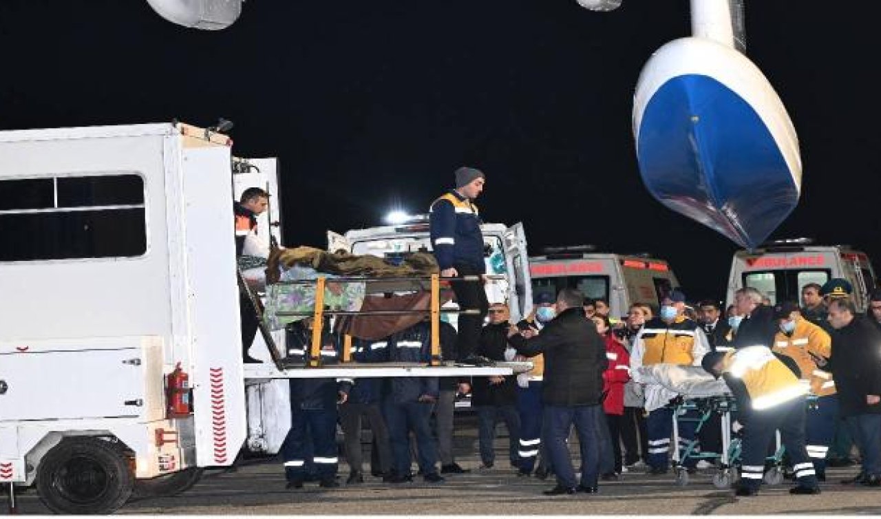 Kazakistan’da düşen uçaktan kurtulan 14 Azerbaycan vatandaşı Bakü’ye getirildi