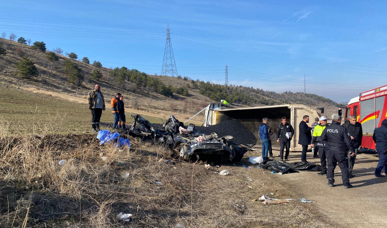 Zift yüklü kamyon kamyonete çarptı; 3 belediye personeli öldü