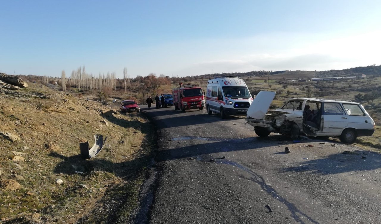 İki otomobil çarpıştı: 1’i ağır 5 yaralı