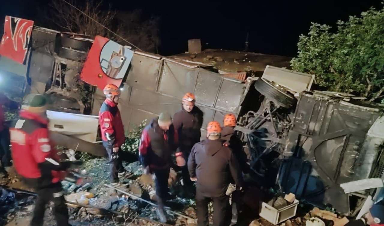 Antalya’da yolcu otobüsü şarampole devrildi: 1 ölü, 32 yaralı