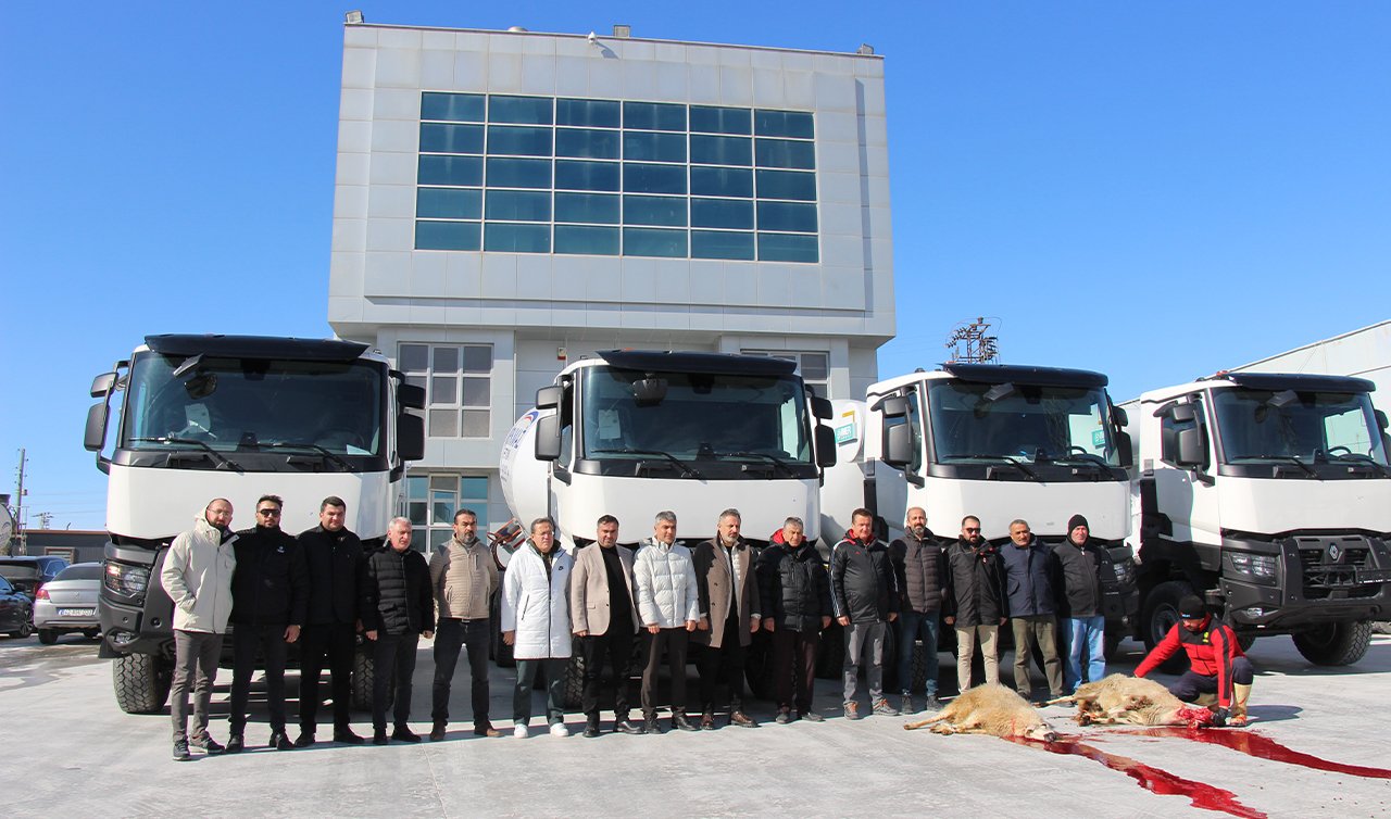 Buyruk Grup’tan Ünal Korkmaz Hazır Beton filosuna 7 yeni Renault Trucks! 