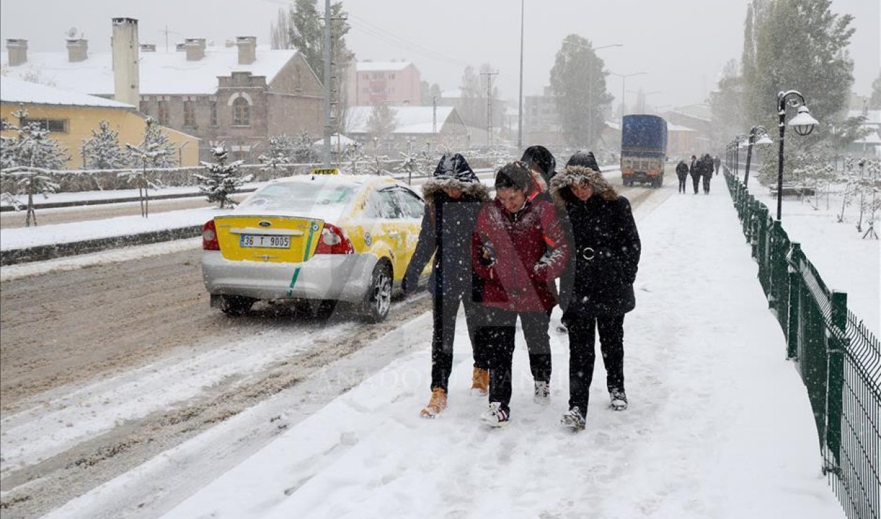 Kars’ta yarın okullar tatil mi? 10 Şubat 2025 Pazartesi Kars’ta kar tatili var mı, yok mu? Valilik açıklama yaptı mı?