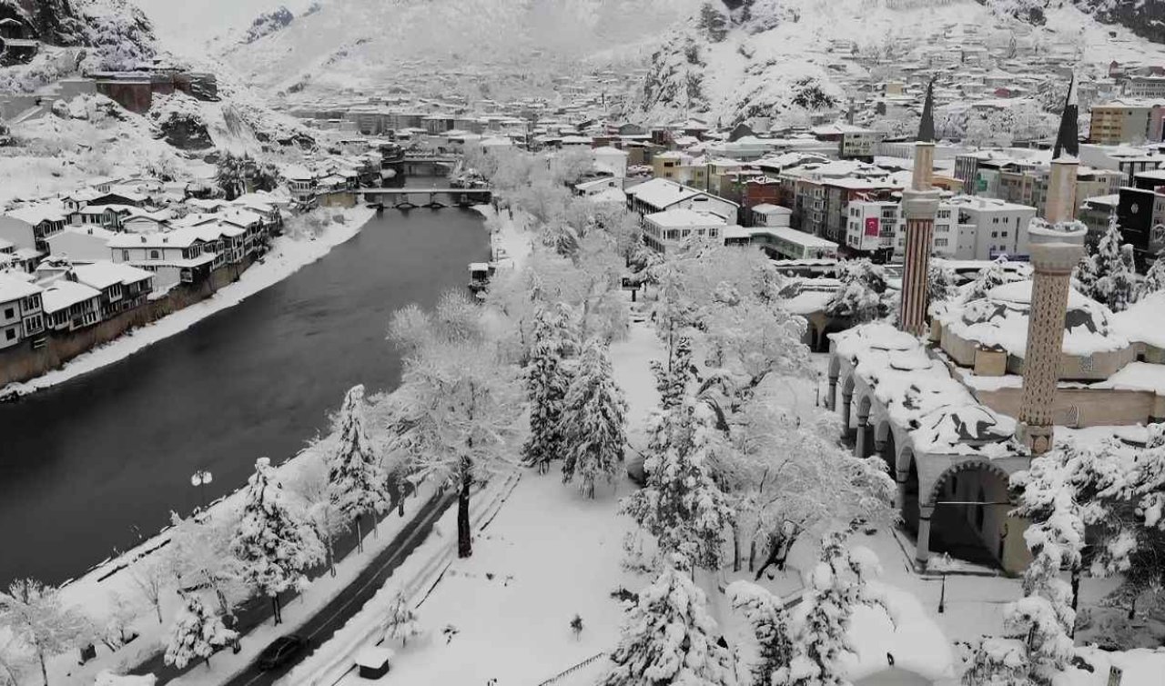 Amasya’da  yarın okullar tatil mi? 11 Şubat 2025 kar Amasya’da kar tatili var mı, valilik açıklama yaptı mı? Amasya’da yarın ders işlenecek mi?