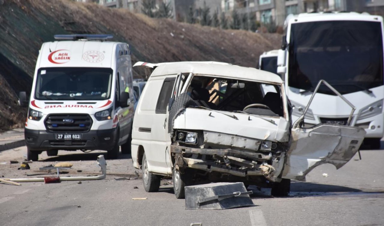 Otomobil ile hafif ticari araç çarpıştı: 1 ölü 3 yaralı