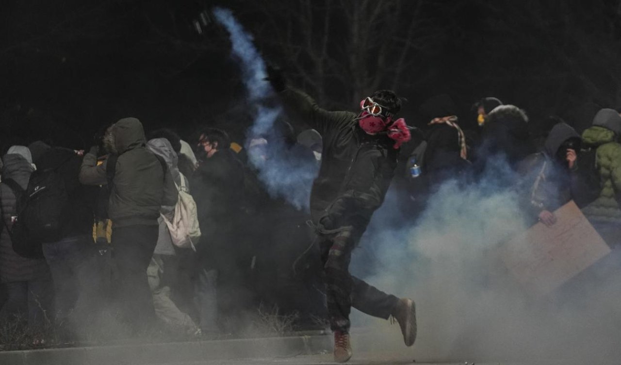 Yerlikaya: Dünkü gösterilerde 16 polis yaralandı, 53 şahsa işlem yapıldı